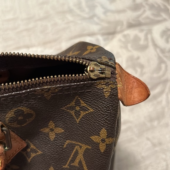 Genuine Louis Vitton bag 11” wide X 10” height - Picture 3 of 5